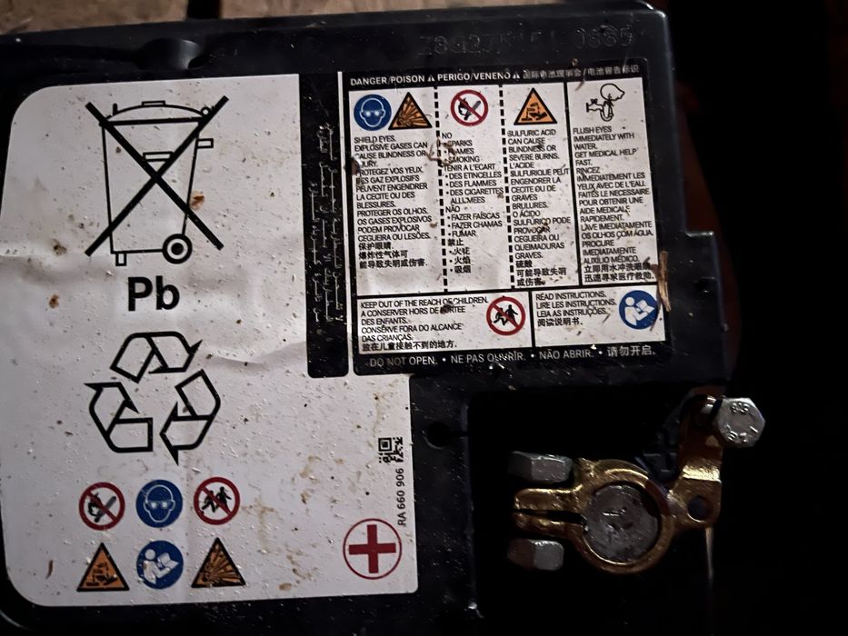 Гелевий аккумулятор AGM мерседес