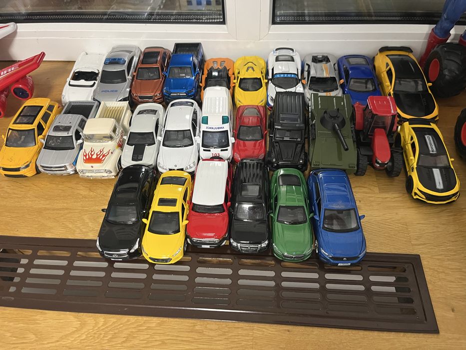 Металеві машинки модельки