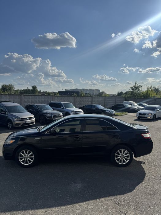 Оренда авто Toyota Camry Гібрид/Газ