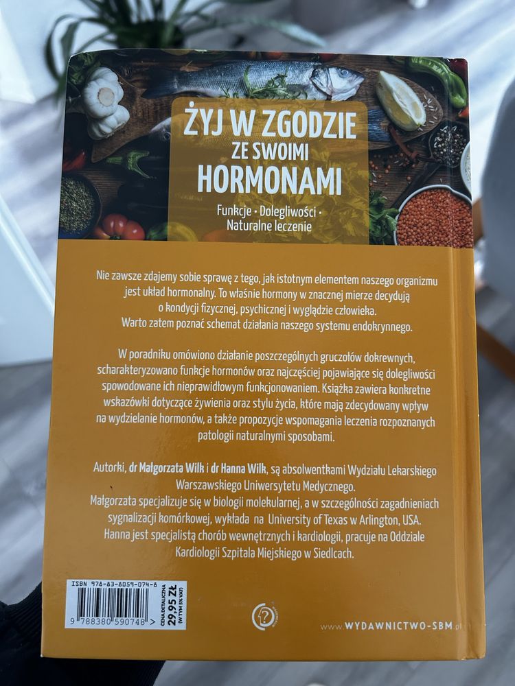 Ksiazka Źyj w zgodzie ze swoimi hormonami