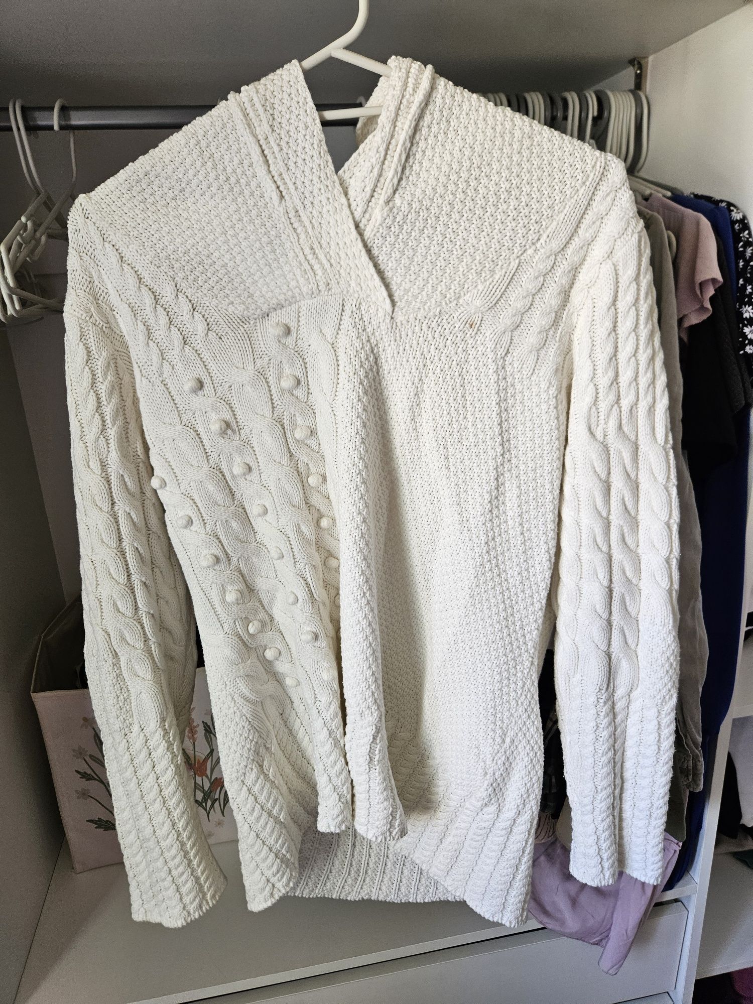 Sweter z kołnierzem