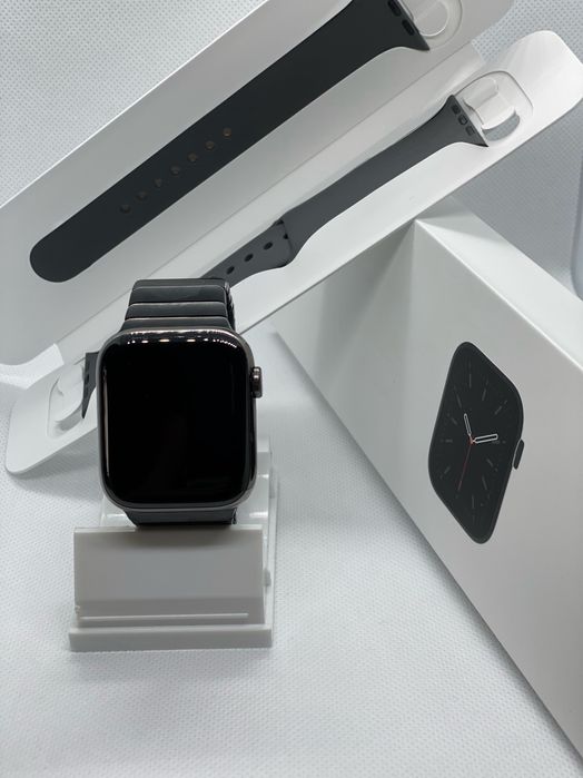 Apple Watch 8.ª geração - 45mm - Grafite - Aço inoxidável - GPS + CEL