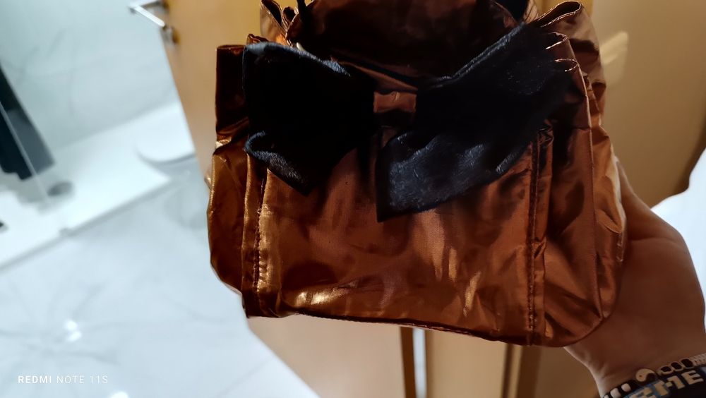 Mala e gancho de cabelo para cerimônia