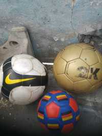 Мячи футбольные,два штуки оба по 400 гр маленький