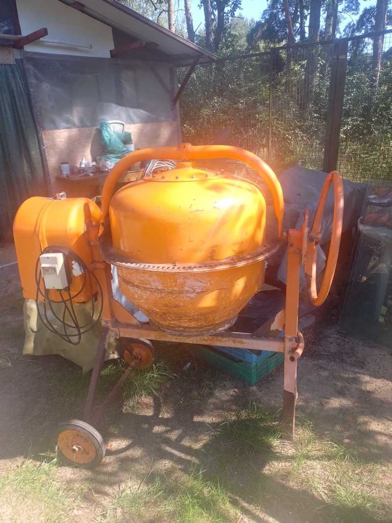 Betoniarka poj. 100 l. mało używana