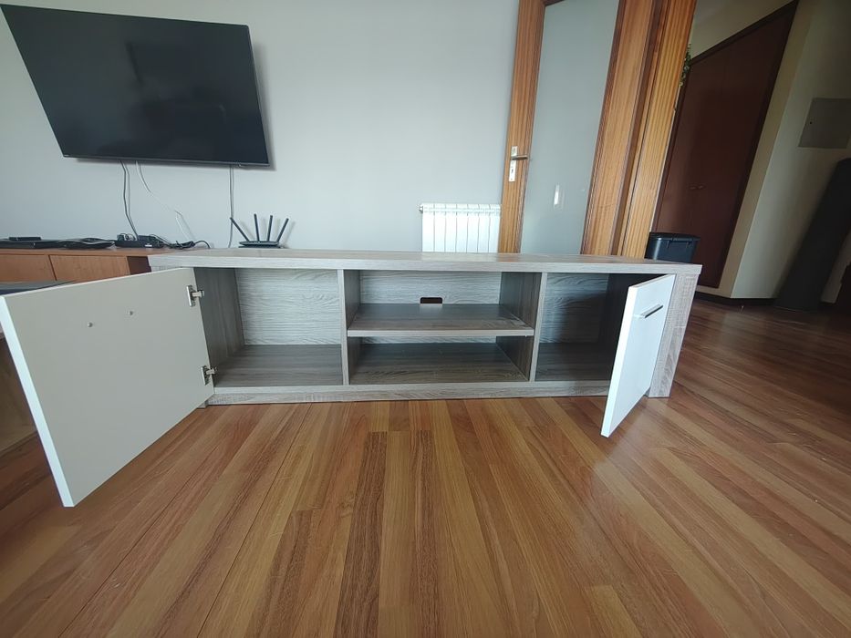 Conjunto de Móvel Base TV e Mesa de Apoio