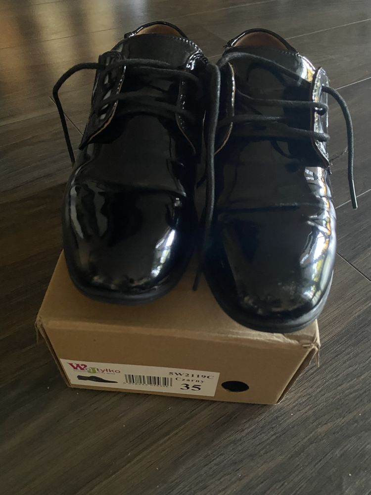 Buty lakierowane czarne 35