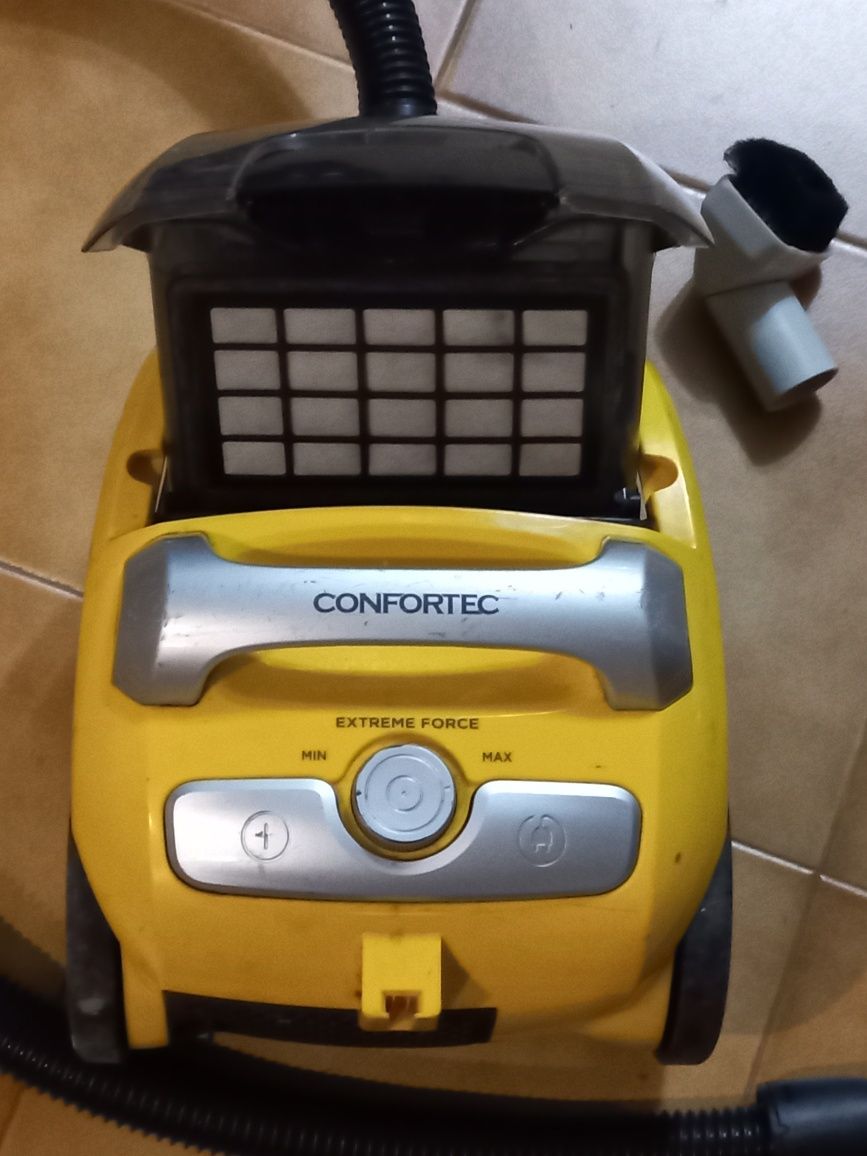 Aspirador Confortec de 500 W de copo