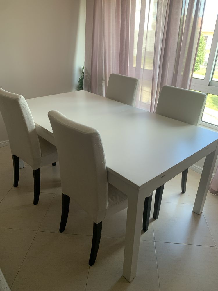 Mesa ikea extensivel Branca Bjursta + 4 cadeiras