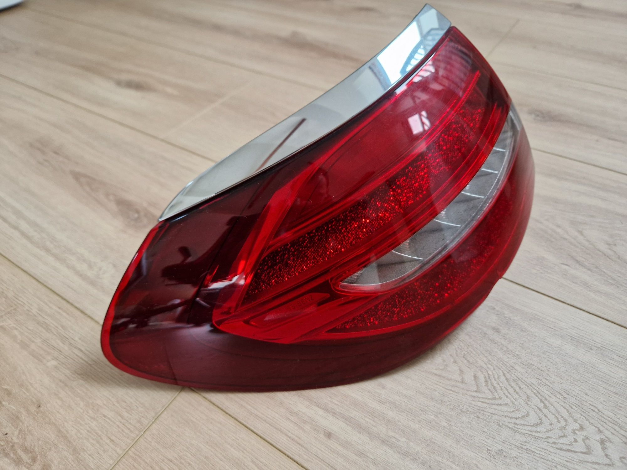 Lampa tylna lewa Mercedes w213 E-Klasa kombi 2019