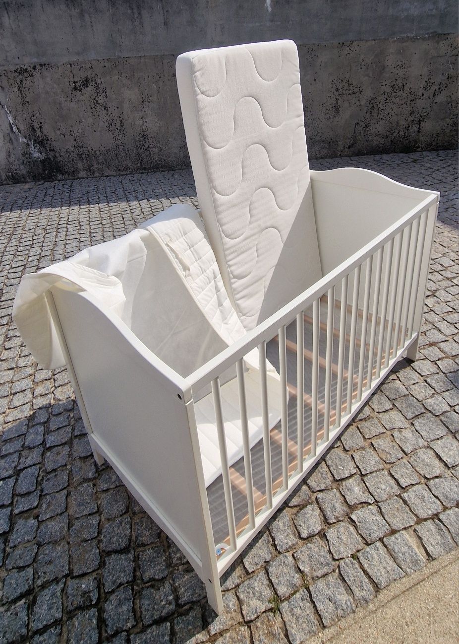 Berço de bebé completo