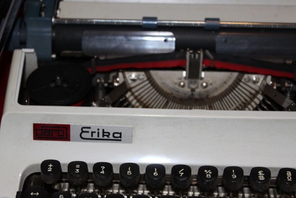 Máquina de Escrever ERIKA Vintage/Antiguidade