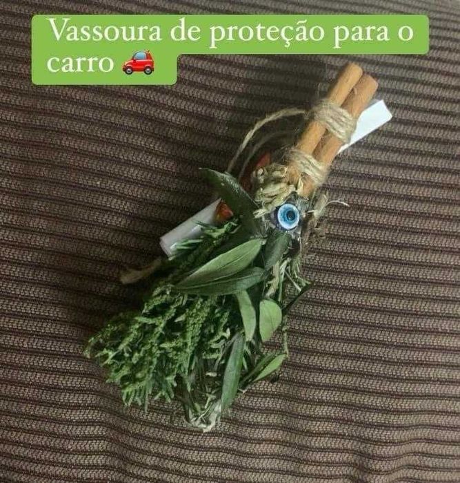 Vassoura e Tochas Artesanais com Ervas