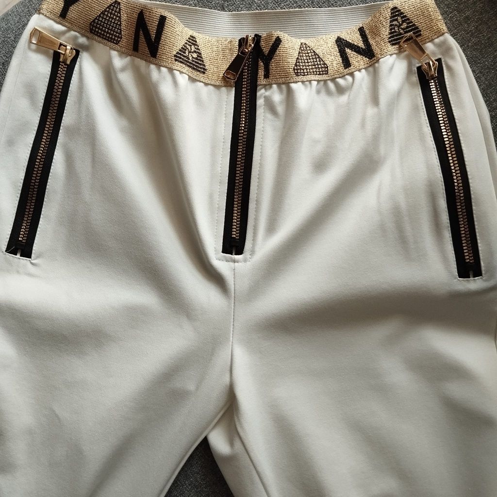 Spodnie białe firmy Vayana