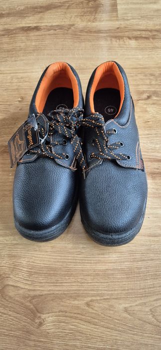 Buty robocze z blachą, nowe.
