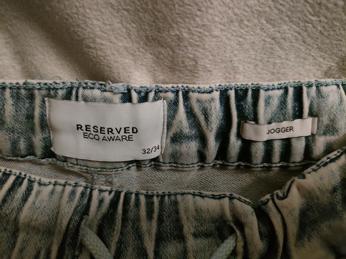 Spodnie męskie jeansowe jogger Reserved