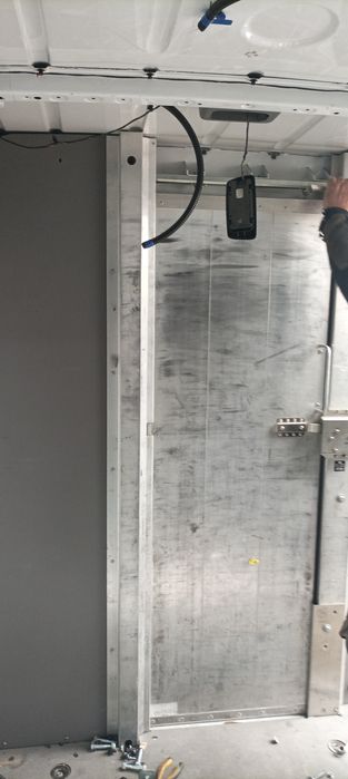 porta blindada entre carga e cabine, Mercedes sprinter