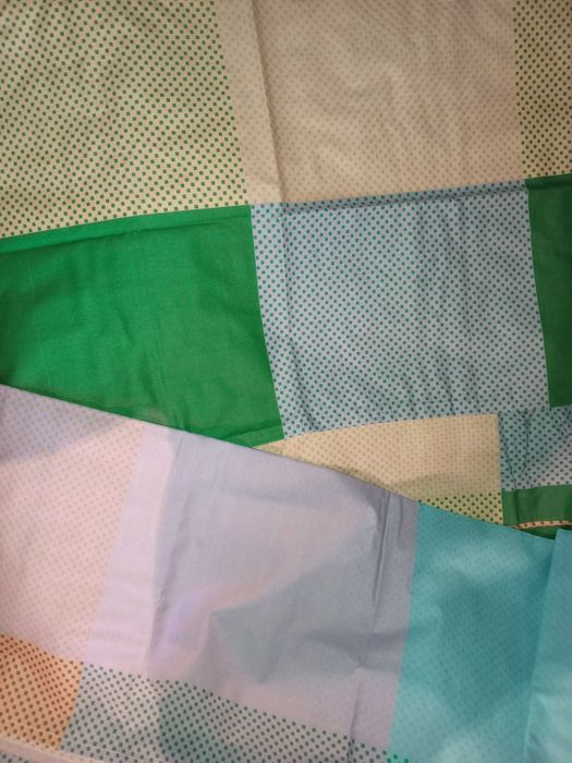 Постель (два комплекта), подушка, одеяло всего 8 предметов.