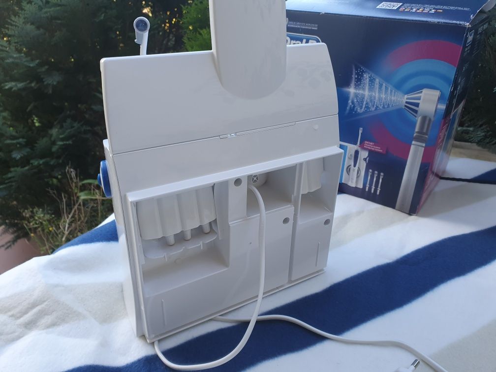 Irygator Oral-B Oxyjet + szczoteczka Pro 3000. Oraz health centre
