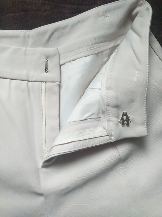 Шорти М молочний колір нові