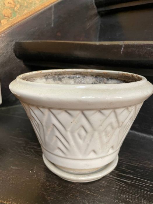 Вазони, горщики різних розмірів