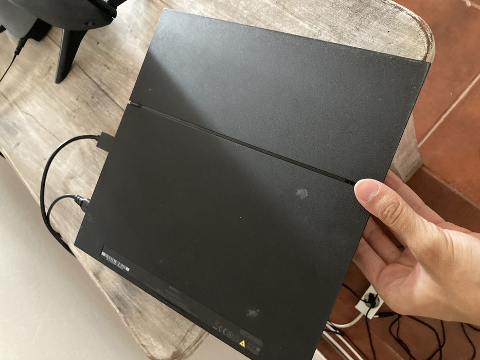 PS4- 2 comandos + 1 jogo