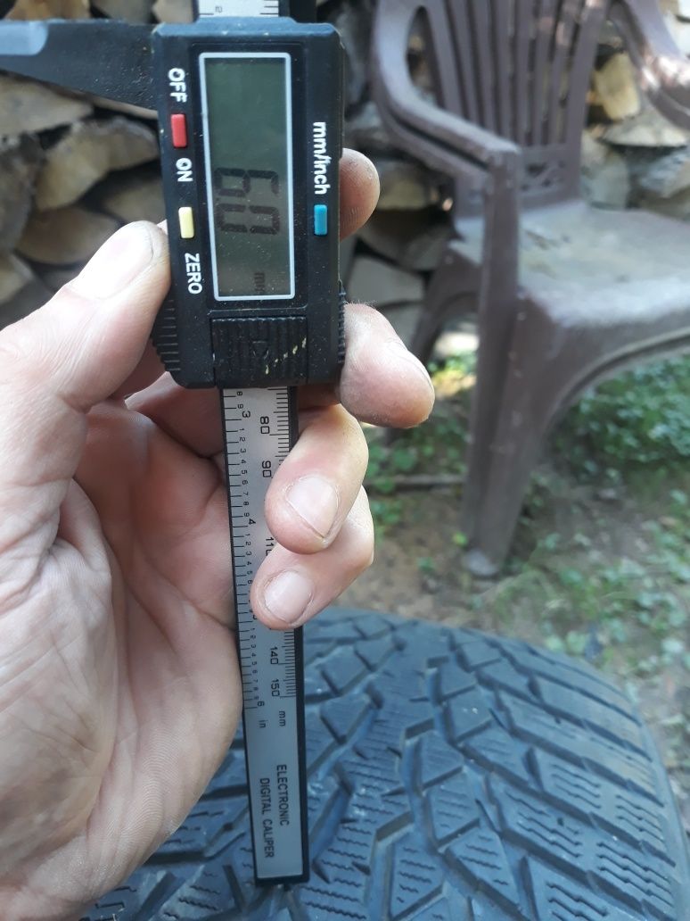 Cena za 2 Opony zimowe 215/45r20 NOKIAN 6mm