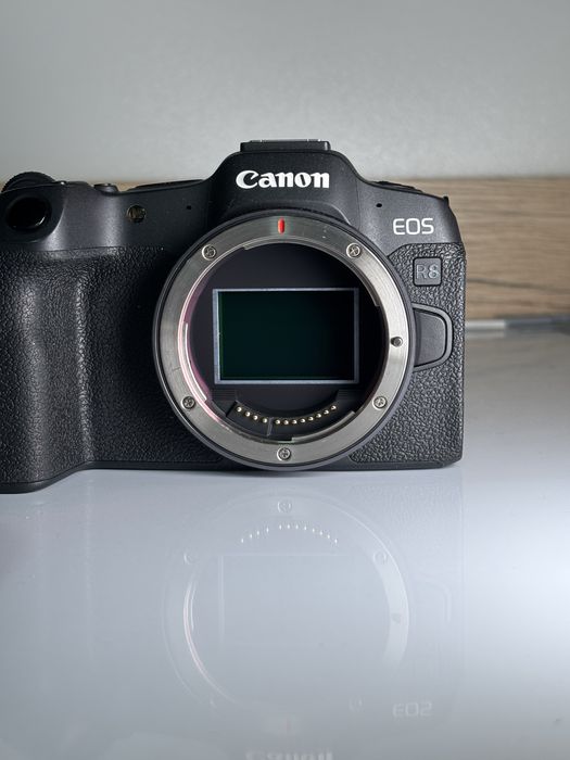 CANON R8 + Adapter EF-RF + 3 baterie