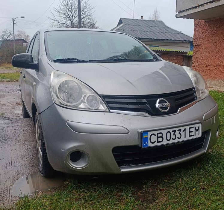 Автомобіль Nisan note