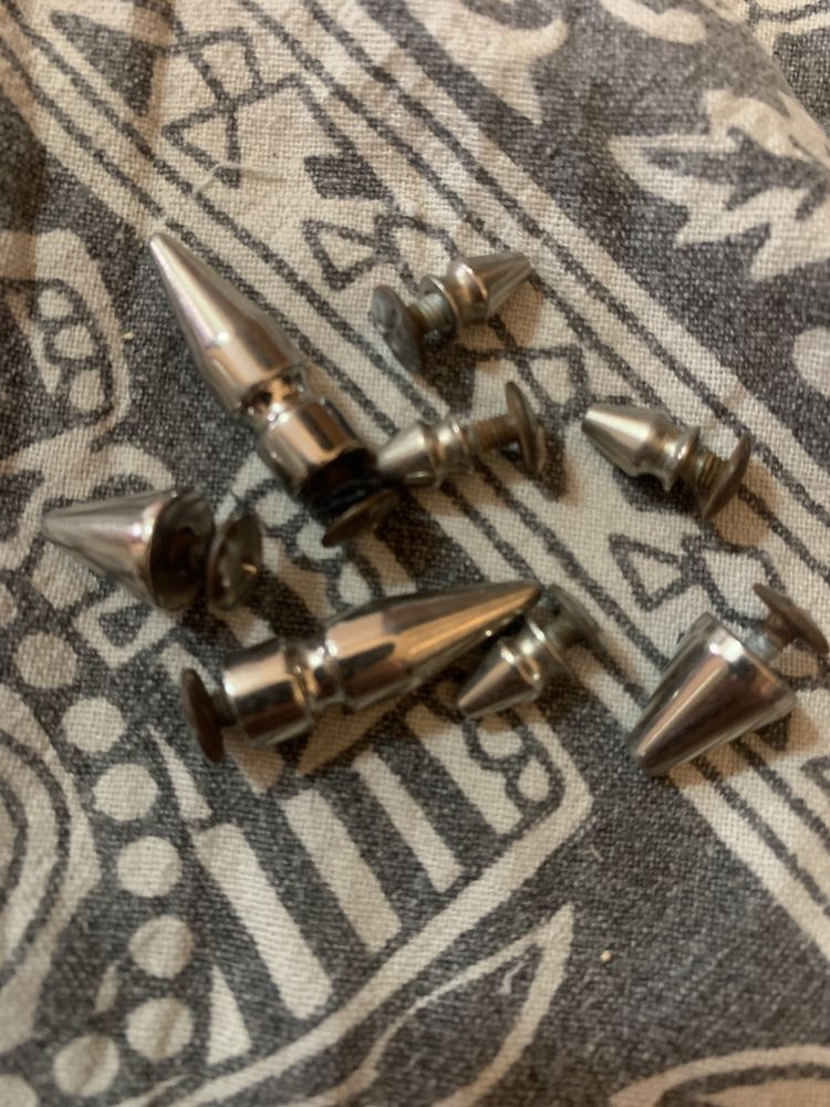 Vendo 8 picos inox para aplicar na mala/colete