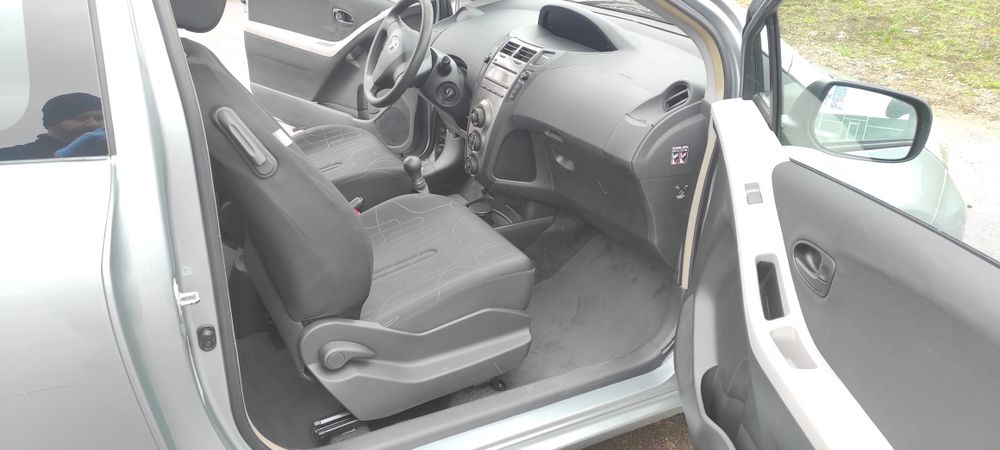 Toyot Yaris 1.0 2010r perfekcyjny stan