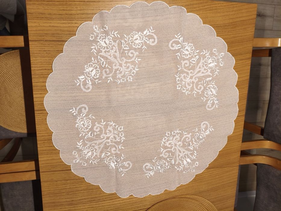 Okrągły obrus 130 cm  na stół plus serweta 75, komplet..