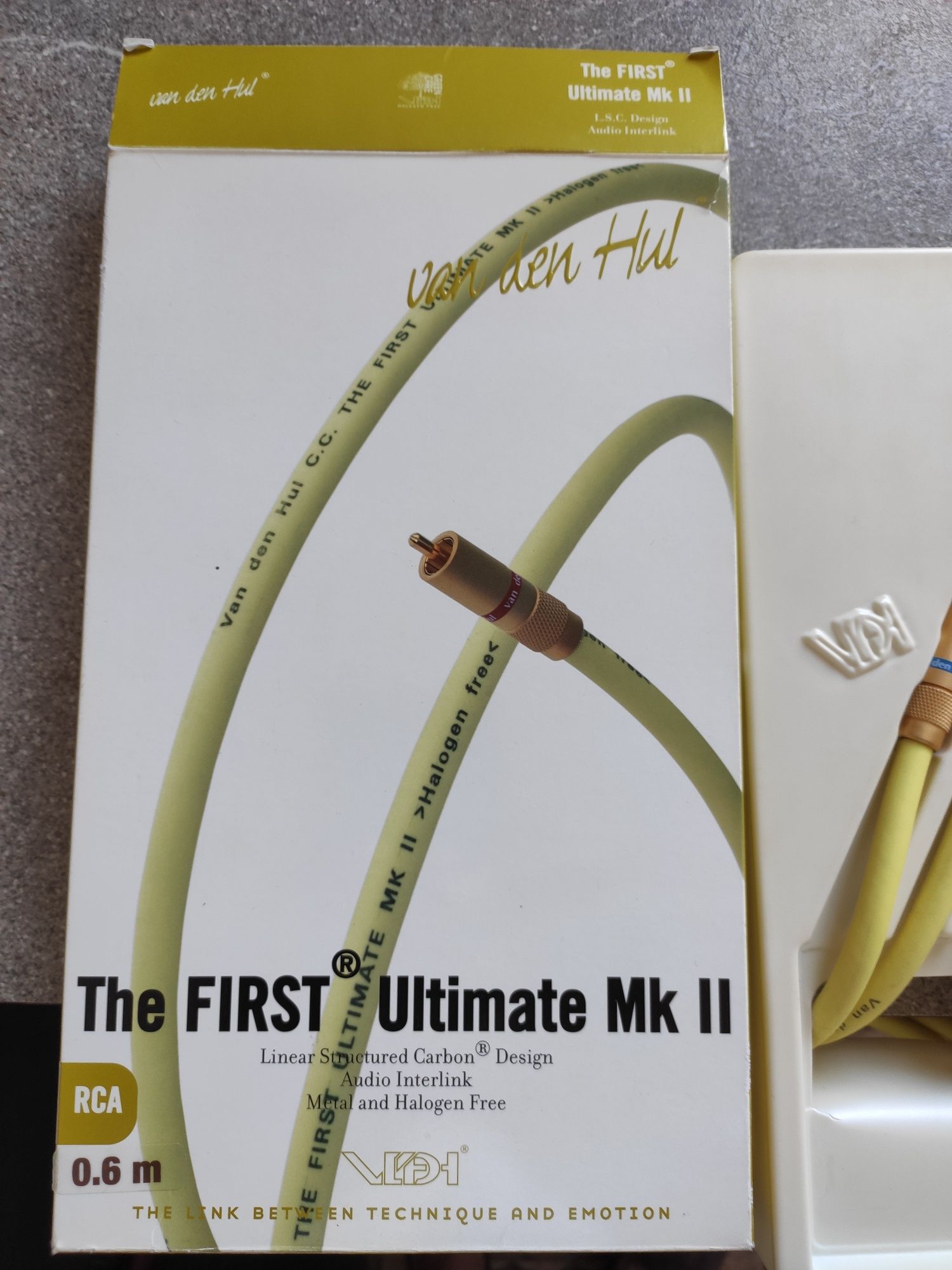 Кабель межблочный Van Den hul First Ultimate MK2 RCA