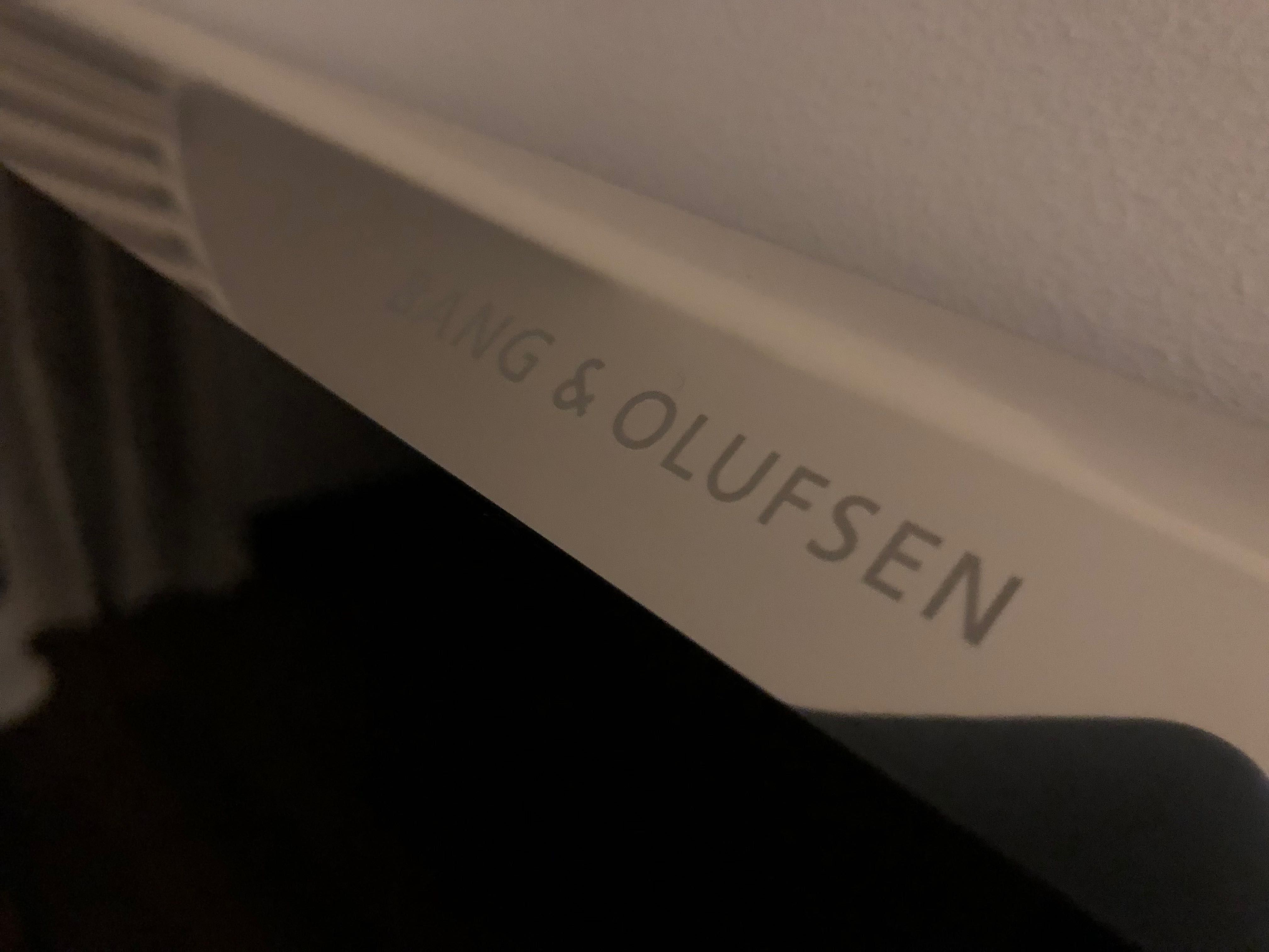 Bang & Olufsen BEOVISION 10-32 na caixa com defeito