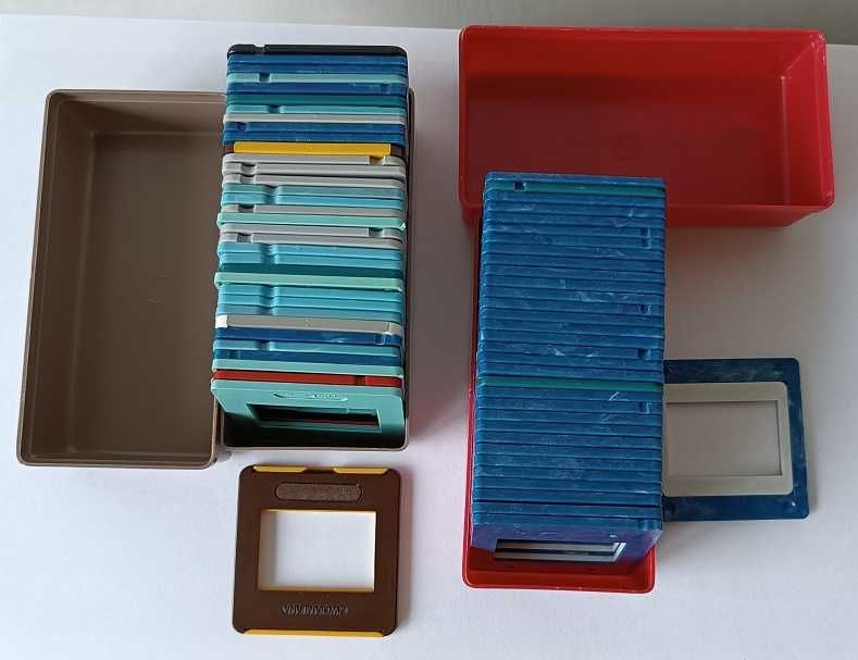 ramki plastikowe do slajdów w pudełkach 2 kpl.