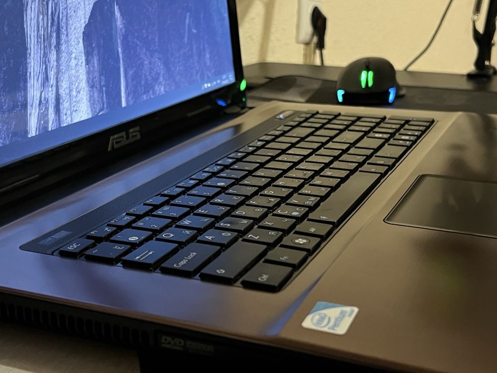 Ноутбук ASUS K73E (K73E-TY433D) 17.3 / B970 / 4 ГБ ОЗУ / 120GB SSD+500