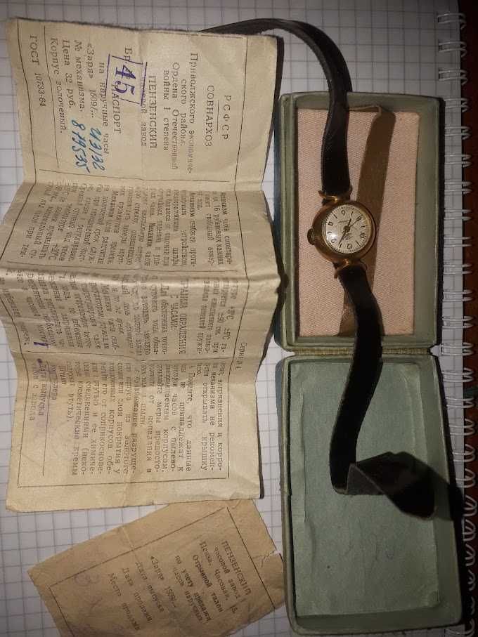 Женские часы "Заря", СССР. 1970-80-е.