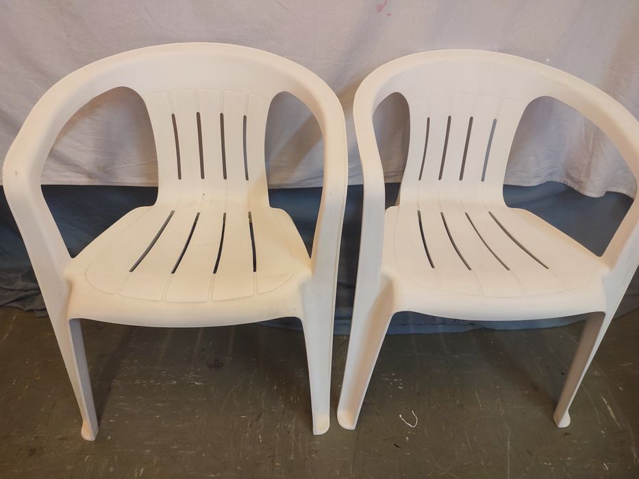 3 cadeiras plástico