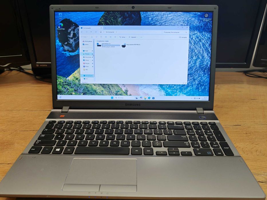 Laptop SAMSUNG NP550P5C-S04PL i5-3210M, 8GB, 1 TB, W11, głośniki JBL