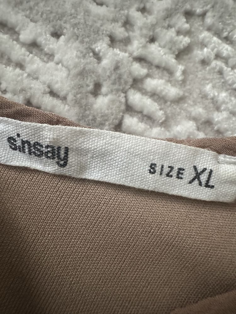 Sukienka z falbankami brąz camel nude Sinsay