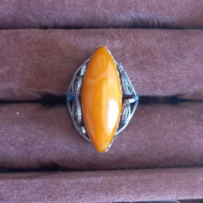 Anel Vintage com Âmbar Natural