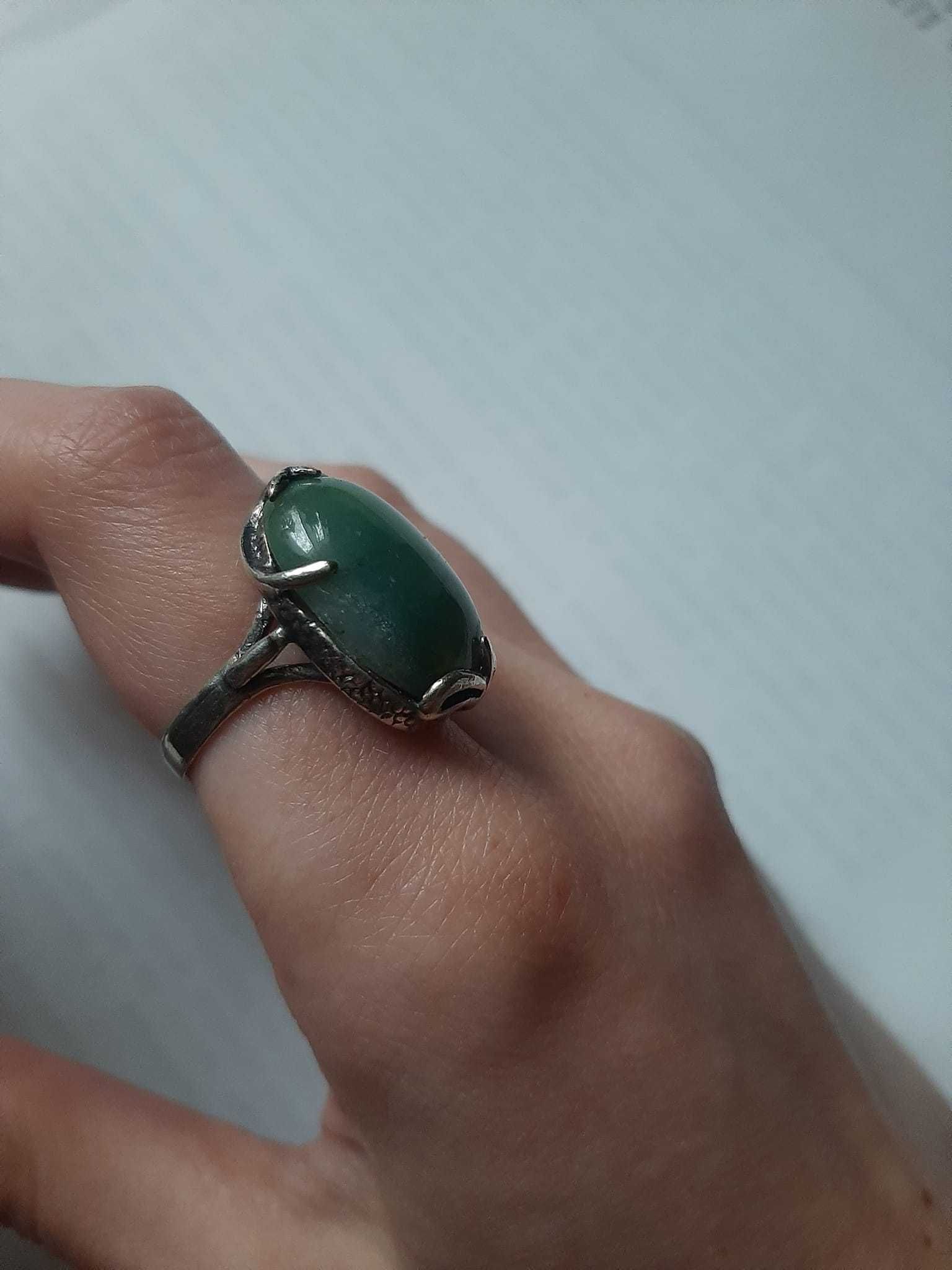 Кольцо с яшмой лунный камень пренит