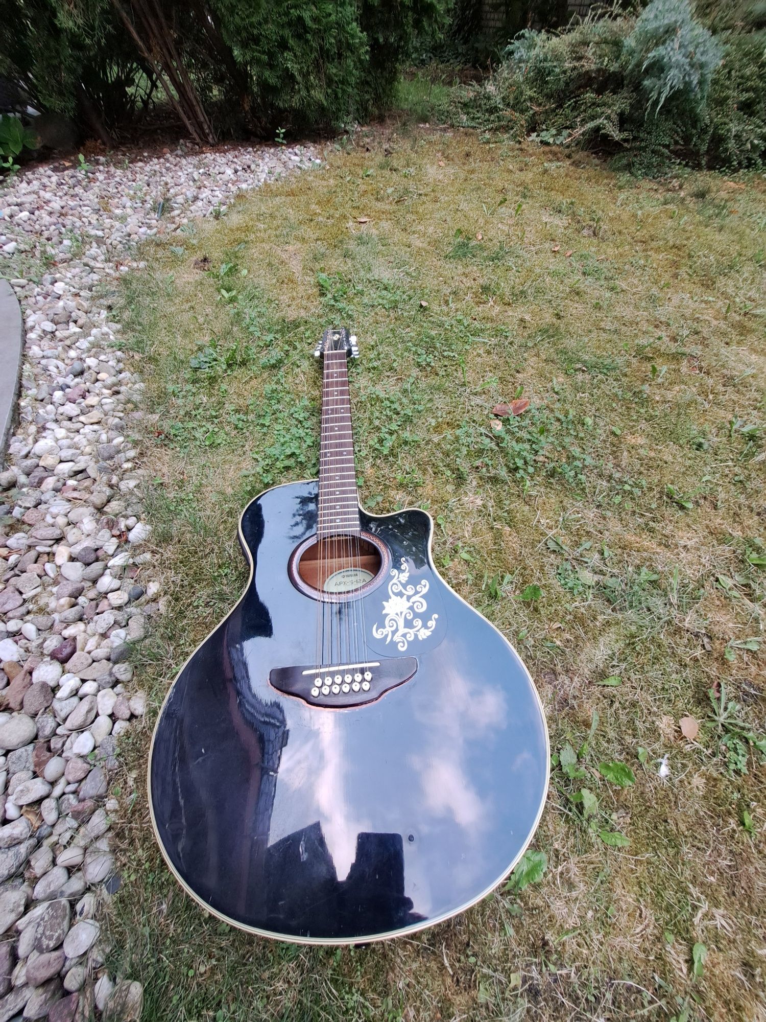 Gitara 12 strunowa  Yamaha.