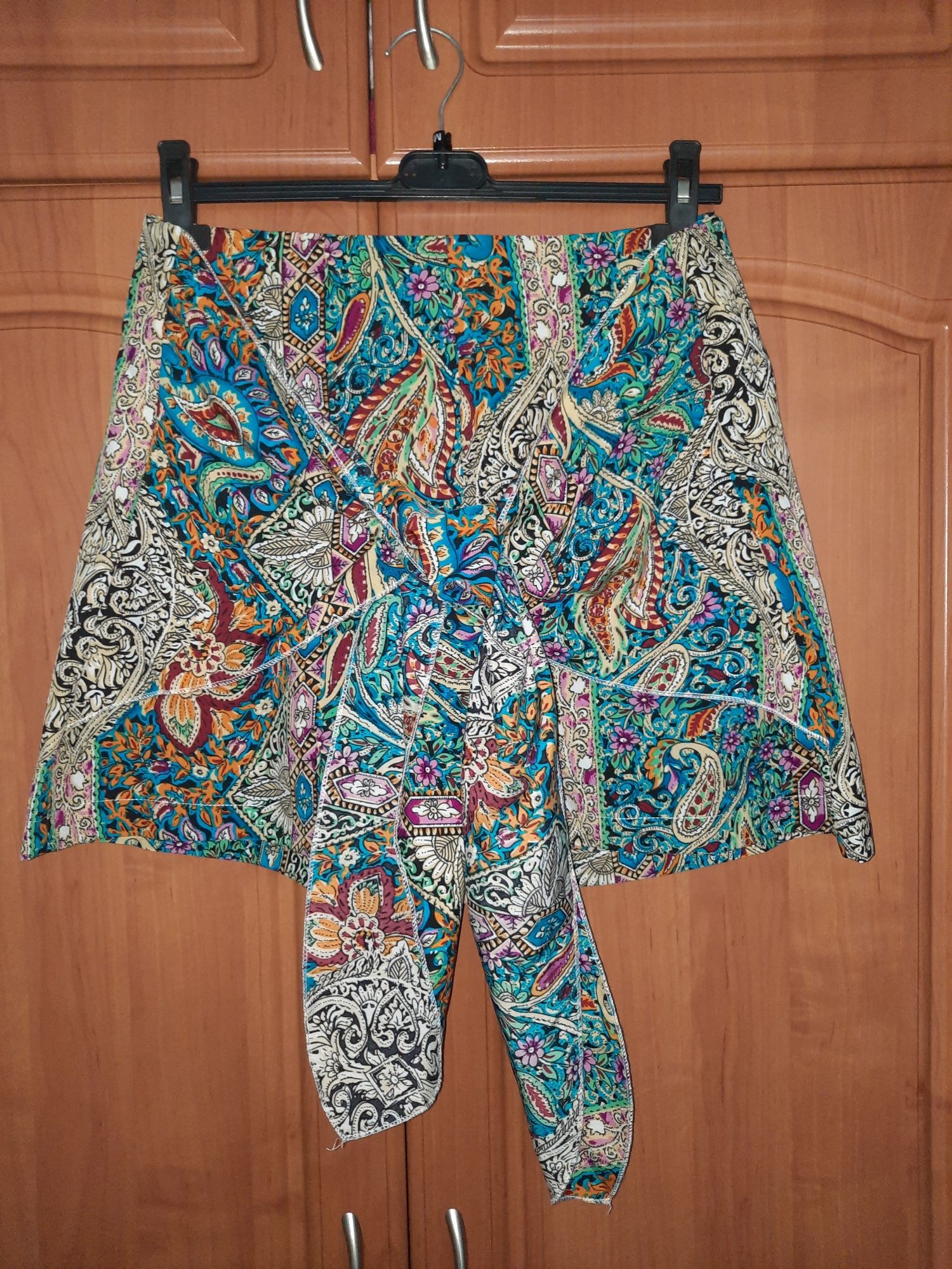 Krótkie spodenki wiązane w stylu Boho