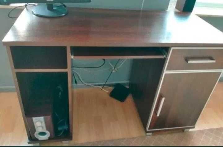 Biurko komputerowe ciemne Wenge, stan bardzo dobry