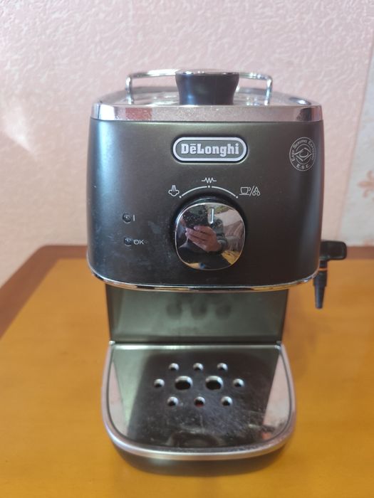 Кавомашина рожкова DeLonghi ECI341.BK