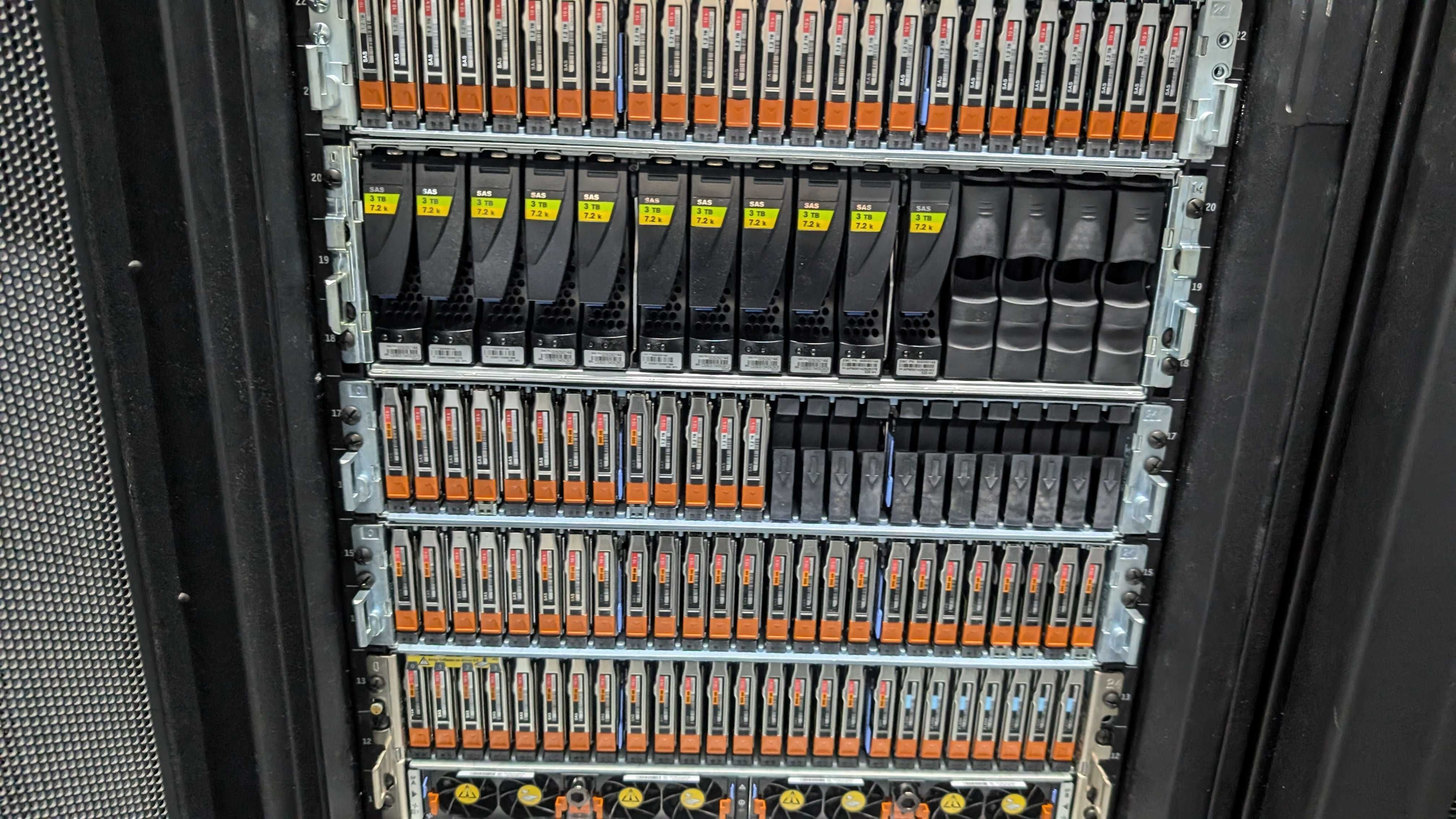 Продам VNX 5200 + Bldade server 7000 Терміново