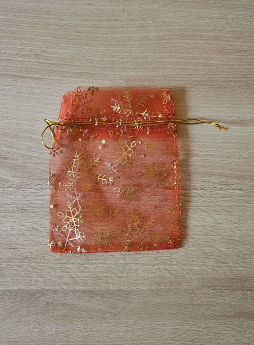 Nowy świąteczny czerwony woreczek na prezent