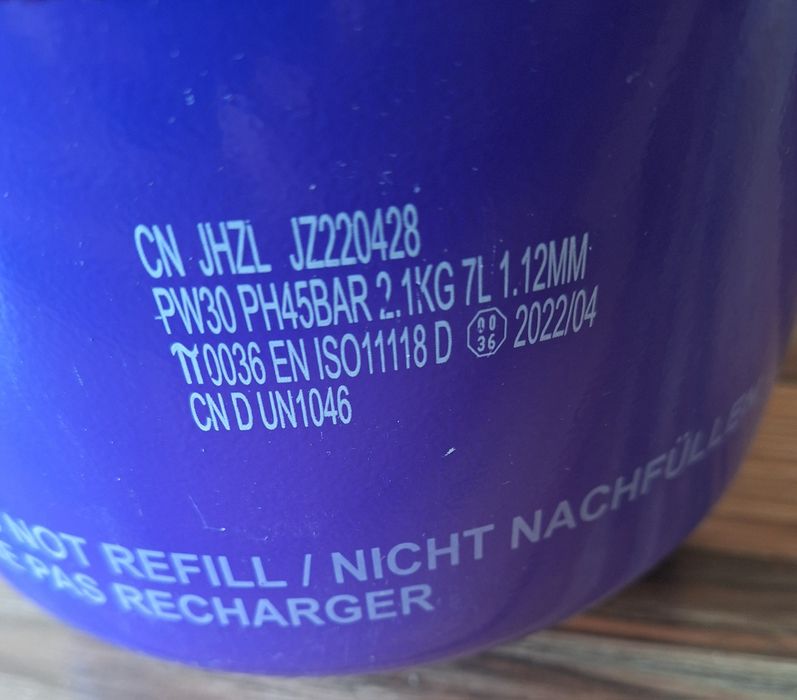 Pusta butla po helu do napełniania balonów