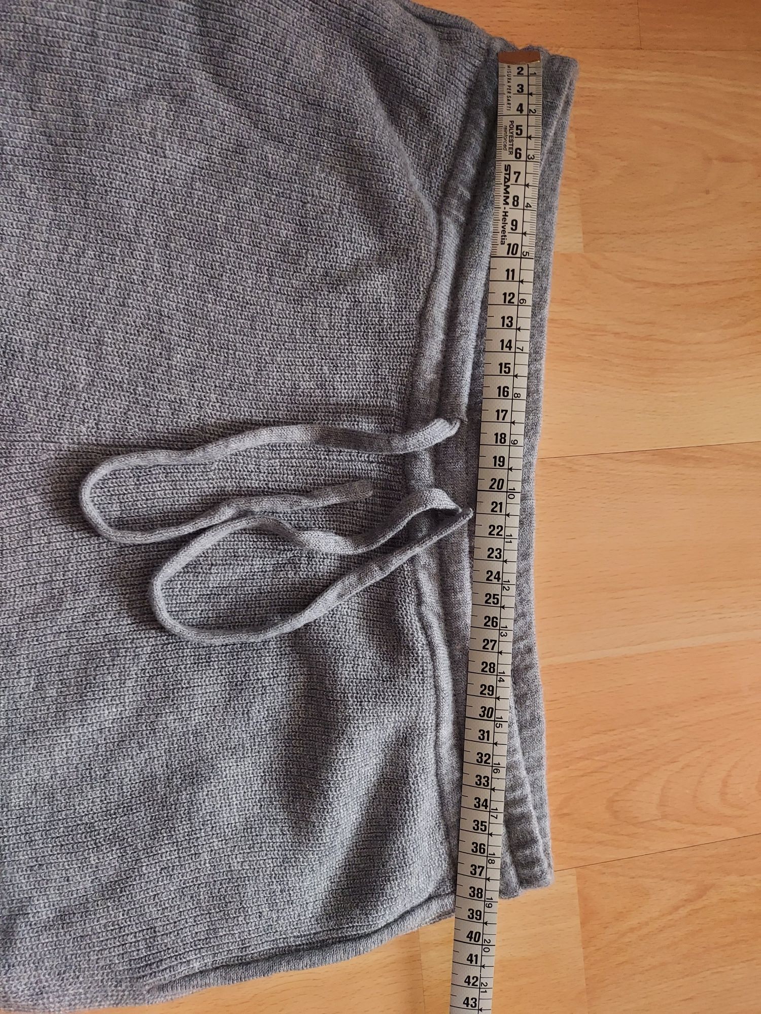 Wełniane spodnie Allsaints rozmiar M
